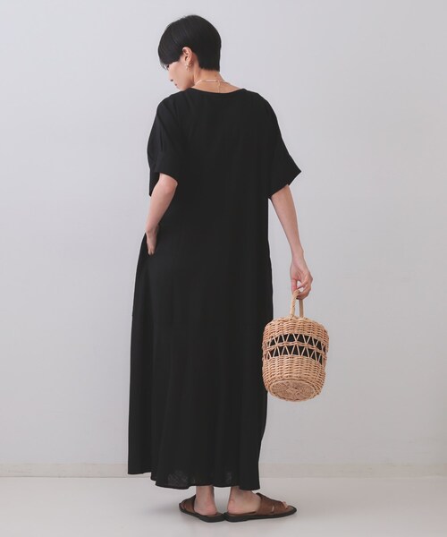 OPAQUE.CLIP(オペークドットクリップ)の「レーヨン麻キーネックワンピース【洗える】(ワンピース・レディース・ブラック/グリーン/ブラウン系その他・38/40/42)」の6枚目の写真