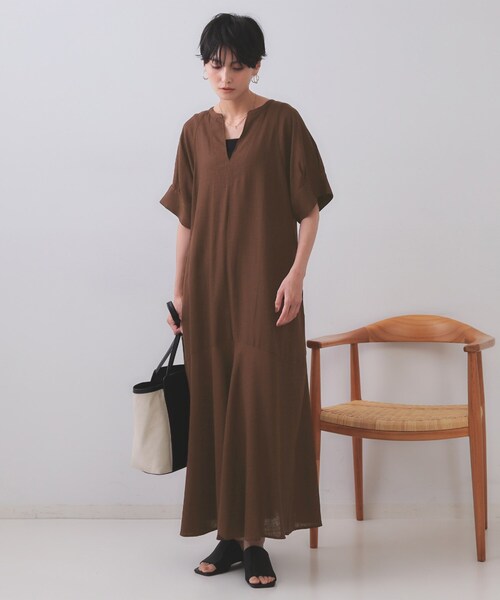 OPAQUE.CLIP(オペークドットクリップ)の「レーヨン麻キーネックワンピース【洗える】(ワンピース・レディース・ブラック/グリーン/ブラウン系その他・38/40/42)」の9枚目の写真