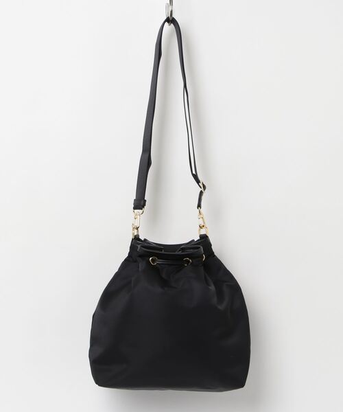 CULLNI（クルニ）の「Leather Pocket High Count Taffeta Drawstring Bag（ショルダーバッグ・メンズ・ブラック/グリーン/ネイビー/アッシュブラウン・ONESIZE）」の18枚目の写真