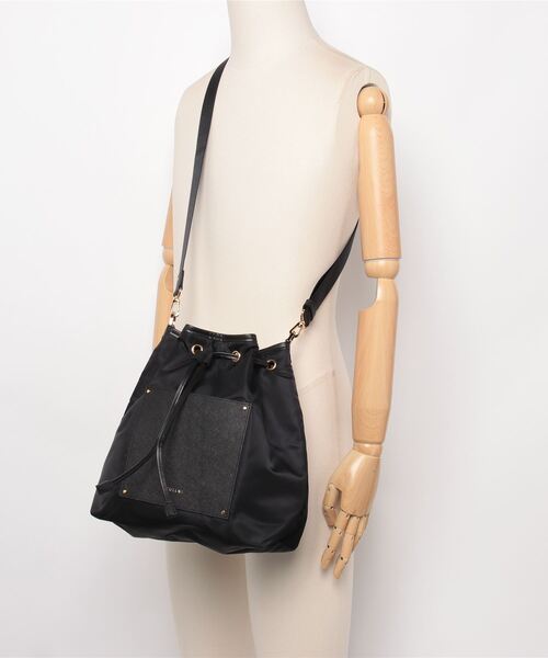 CULLNI（クルニ）の「Leather Pocket High Count Taffeta Drawstring Bag（ショルダーバッグ・メンズ・ブラック/グリーン/ネイビー/アッシュブラウン・ONESIZE）」の22枚目の写真