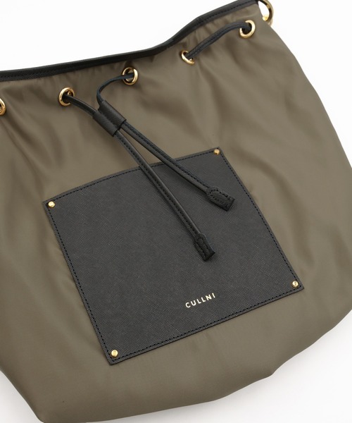 CULLNI（クルニ）の「Leather Pocket High Count Taffeta Drawstring Bag（ショルダーバッグ・メンズ・ブラック/グリーン/ネイビー/アッシュブラウン・ONESIZE）」の6枚目の写真