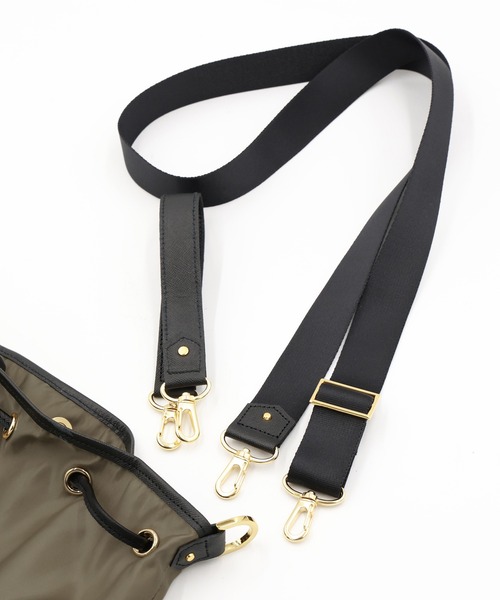 CULLNI（クルニ）の「Leather Pocket High Count Taffeta Drawstring Bag（ショルダーバッグ・メンズ・ブラック/グリーン/ネイビー/アッシュブラウン・ONESIZE）」の8枚目の写真