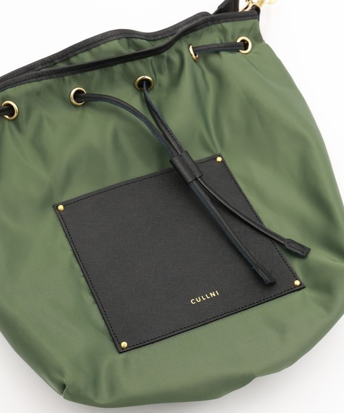 CULLNI（クルニ）の「Leather Pocket High Count Taffeta Drawstring Bag（ショルダーバッグ・メンズ・ブラック/グリーン/ネイビー/アッシュブラウン・ONESIZE）」の9枚目の写真