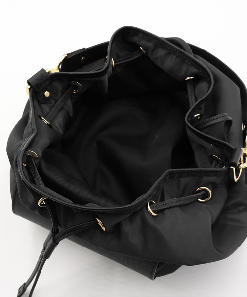 CULLNI（クルニ）の「Leather Pocket High Count Taffeta Drawstring Bag（ショルダーバッグ・メンズ・ブラック/グリーン/ネイビー/アッシュブラウン・ONESIZE）」の16枚目の写真