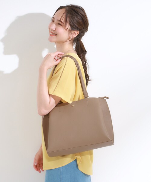 SHOO・LA・RUE(シューラルー)の「【軽量】ふわっと軽いトートバッグ【A4】(トートバッグ・レディース・グレー/ブラック/ブラウン系その他・00)」の1枚目の写真