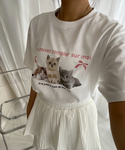 cuorequal(クオレコール)の「ねこピンクリボン半袖Tシャツ(Tシャツ/カットソー・レディース・ホワイト・MEDIUM/LARGE)」の1枚目の写真