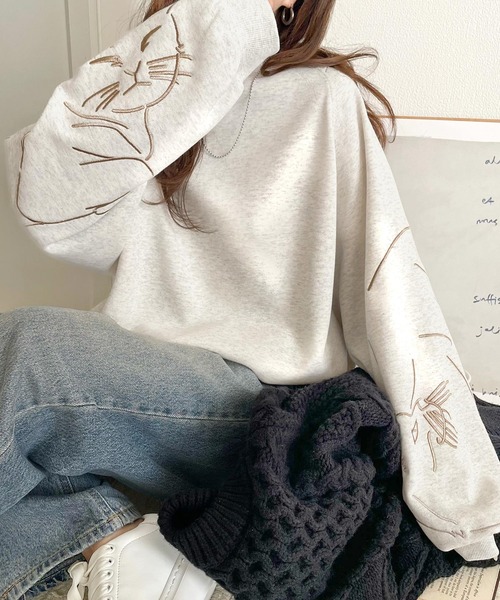 セール】袖に遊び心を忍ばせたラク可愛い一枚♪袖ネコ刺繍裏起毛