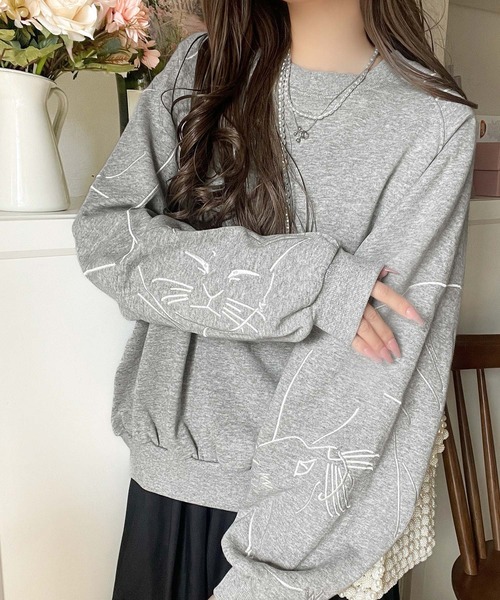希少!即完売品! SIIILON 猫刺繍 スウェット グレー フリーサイズ セール】袖に遊び心を忍ばせたラク可愛い一枚♪袖ネコ刺繍裏起毛
