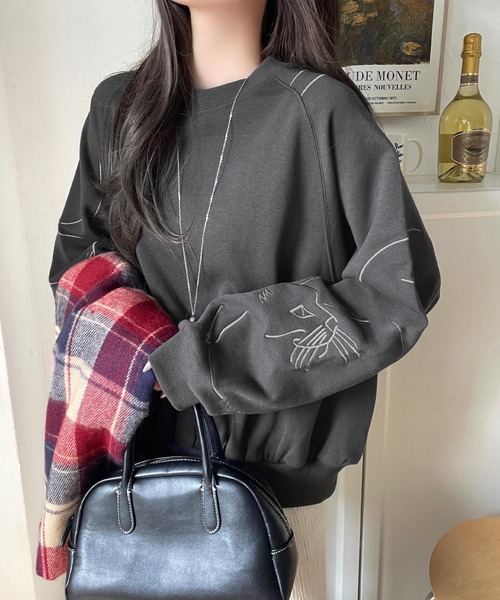 classicalelf（クラシカルエルフ）の「袖に遊び心を忍ばせたラク可愛い一枚♪袖ネコ刺繍裏起毛スウェット（長袖）（スウェット・レディース・杢グレー/オートミール/チャコール・X-LARGE/SMALL/MEDIUM/LARGE）」の6枚目の写真