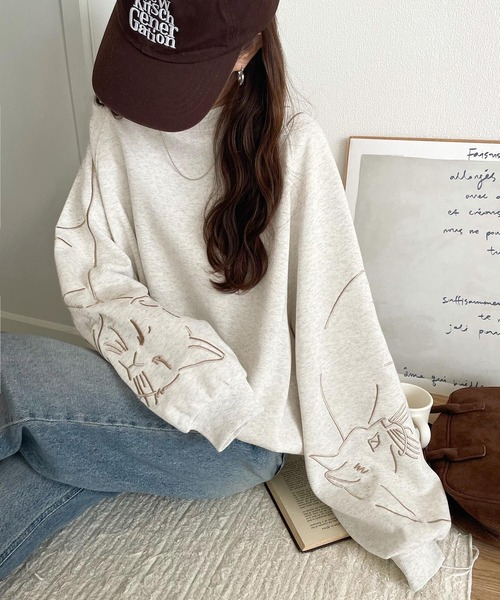 classicalelf（クラシカルエルフ）の「袖に遊び心を忍ばせたラク可愛い一枚♪袖ネコ刺繍裏起毛スウェット（長袖）（スウェット・レディース・杢グレー/オートミール/チャコール・X-LARGE/SMALL/MEDIUM/LARGE）」の19枚目の写真