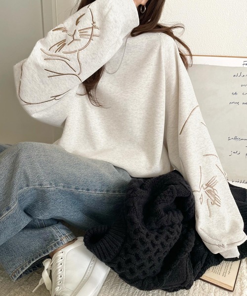 classicalelf（クラシカルエルフ）の「袖に遊び心を忍ばせたラク可愛い一枚♪袖ネコ刺繍裏起毛スウェット（長袖）（スウェット・レディース・杢グレー/オートミール/チャコール・X-LARGE/SMALL/MEDIUM/LARGE）」の17枚目の写真