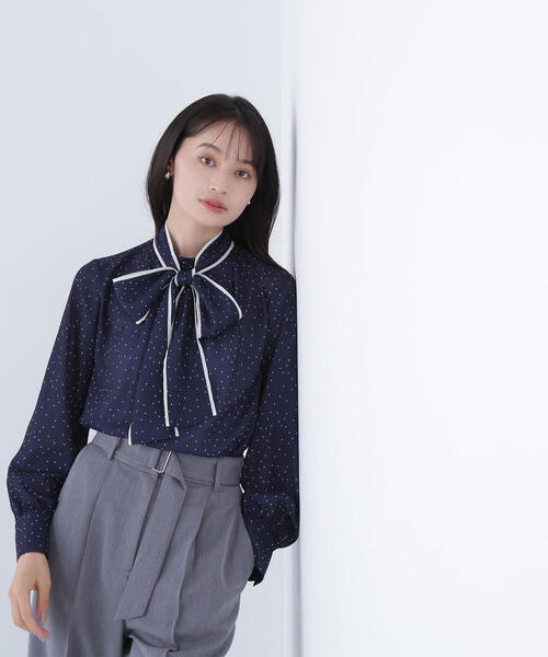 NATURAL BEAUTY BASIC(ナチュラルビューティーベーシック)の「◇ドットバイカラーボウタイブラウス(シャツ/ブラウス・レディース・ベージュ系その他/ブルー系その他6/レッド系その他6・SMALL/MEDIUM)」の3枚目の写真
