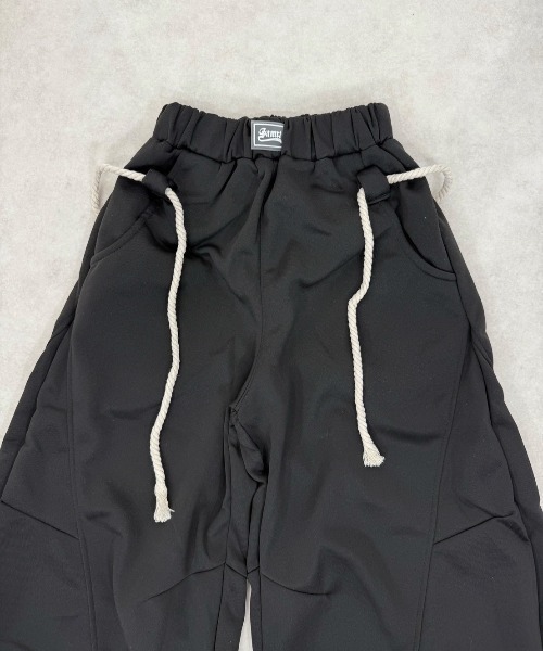 Never mind the XU / Chikashitsu+（ネバーマインド ザ エックスユー / チカシツプラス）の「【Nerd out XU】waist rope loose sweat pants / 【ナードアウトエックスユー】ウエストロープルーズスウェットパンツ <着用動画あり>（スウェットパンツ・メンズ・ブラック/グレー/杢グレー・L/XXL）」の4枚目の写真
