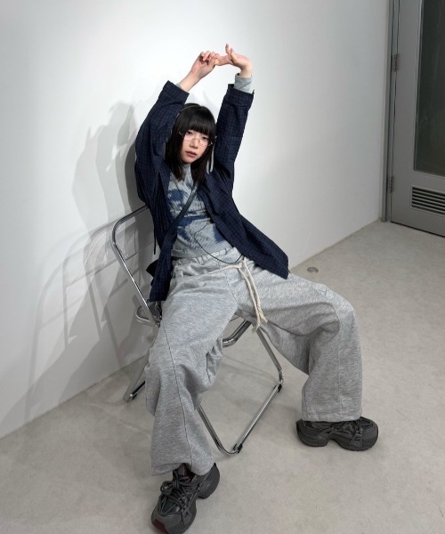 Never mind the XU / Chikashitsu+（ネバーマインド ザ エックスユー / チカシツプラス）の「【Nerd out XU】waist rope loose sweat pants / 【ナードアウトエックスユー】ウエストロープルーズスウェットパンツ <着用動画あり>（スウェットパンツ・メンズ・ブラック/グレー/杢グレー・L/XXL）」の7枚目の写真