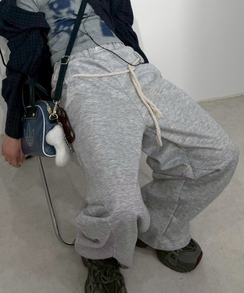 Never mind the XU / Chikashitsu+（ネバーマインド ザ エックスユー / チカシツプラス）の「【Nerd out XU】waist rope loose sweat pants / 【ナードアウトエックスユー】ウエストロープルーズスウェットパンツ <着用動画あり>（スウェットパンツ・メンズ・ブラック/グレー/杢グレー・L/XXL）」の9枚目の写真