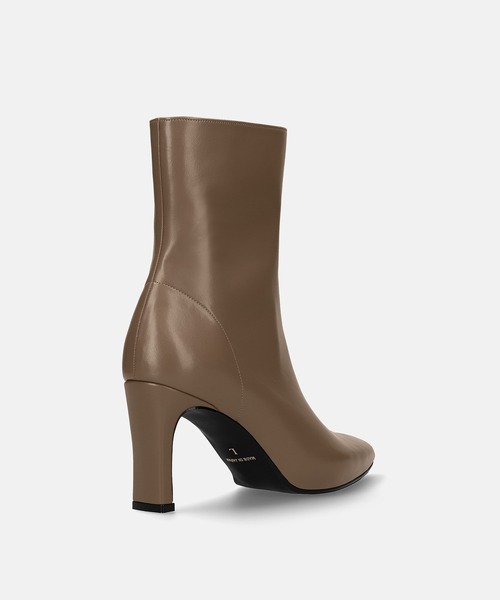 MAMIAN(マミアン)の「ポインテッドトゥ ショートブーツ (8.0cmヒール)(ブーツ・レディース・グレイッシュベージュ/ブラック・S/M/L)」の10枚目の写真