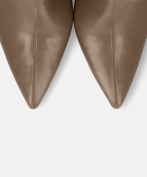 MAMIAN(マミアン)の「ポインテッドトゥ ショートブーツ (8.0cmヒール)(ブーツ・レディース・グレイッシュベージュ/ブラック・S/M/L)」の11枚目の写真