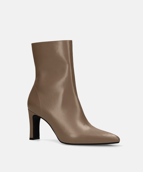 MAMIAN(マミアン)の「ポインテッドトゥ ショートブーツ (8.0cmヒール)(ブーツ・レディース・グレイッシュベージュ/ブラック・S/M/L)」の12枚目の写真