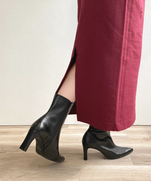 MAMIAN(マミアン)の「ポインテッドトゥ ショートブーツ (8.0cmヒール)(ブーツ・レディース・グレイッシュベージュ/ブラック・S/M/L)」の14枚目の写真