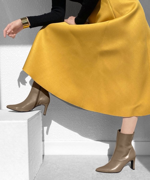 MAMIAN(マミアン)の「ポインテッドトゥ ショートブーツ (8.0cmヒール)(ブーツ・レディース・グレイッシュベージュ/ブラック・S/M/L)」の18枚目の写真