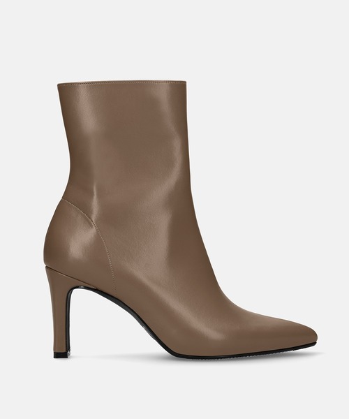 MAMIAN(マミアン)の「ポインテッドトゥ ショートブーツ (8.0cmヒール)(ブーツ・レディース・グレイッシュベージュ/ブラック・S/M/L)」の20枚目の写真