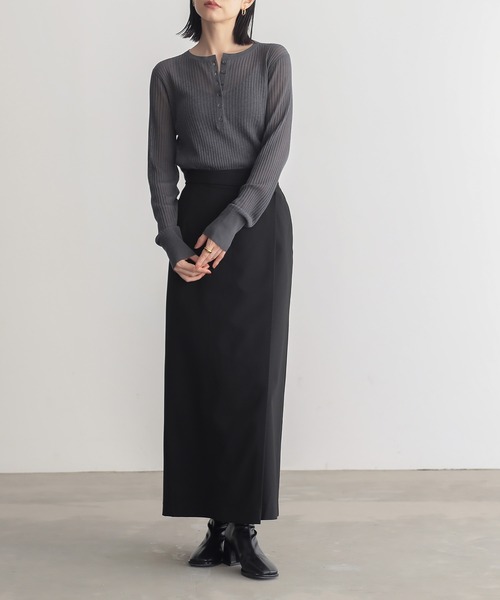 for/c（フォーシー）の「きれいめはっ水ラップナロースカート【サスティナブル】（スカート・レディース・ブラック/チャコールグレー/グレー・L/M）」の7枚目の写真