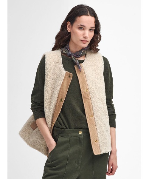 Barbour(バブアー)の「Dulsie ボア ライナー ベスト(その他アウター・レディース・オリーブ/ブラック/クリーム・8/12/10)」の5枚目の写真