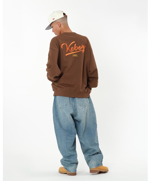 KEBOZ（ケボズ）の「ICON SWEAT CREWNECK（スウェット・メンズ・ネイビー/ブラウン/ブラック/グレー・S/M/L/XL/2XL）」の5枚目の写真