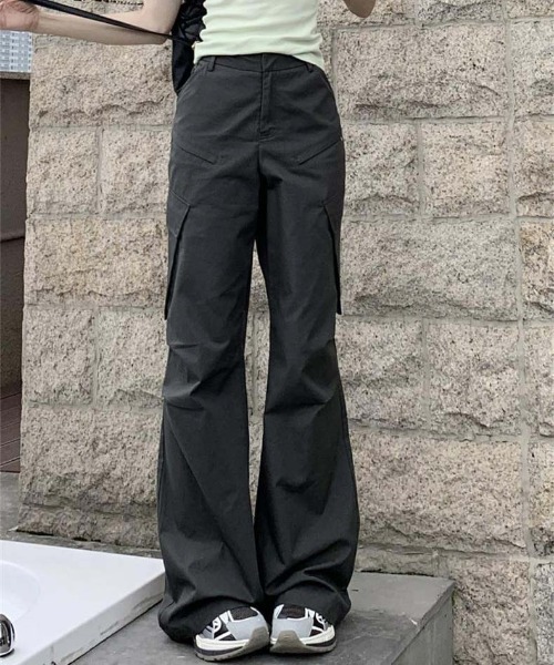 WEGO(ウィゴー)の「WEGO/グランジ風フレアカーゴワイドパンツ(カーゴパンツ・レディース・グレー/ブラック・LARGE/MEDIUM)」の2枚目の写真