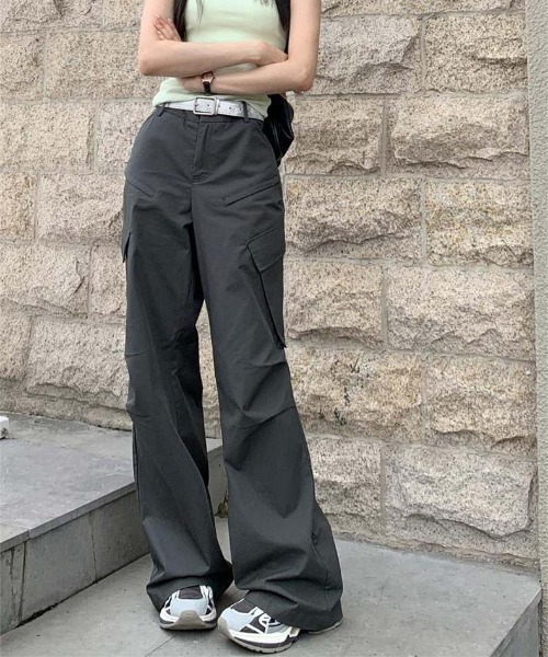 WEGO(ウィゴー)の「WEGO/グランジ風フレアカーゴワイドパンツ(カーゴパンツ・レディース・グレー/ブラック・LARGE/MEDIUM)」の15枚目の写真