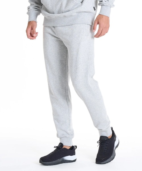 BILLABONG(ビラボン)の「BILLABONG メンズ EMBOSS LOGO PANT セットアップボトムス 【2025年秋冬モデル】/ビラボンサイドロゴウエストゴムスウェットジョガーバンツ(スウェットパンツ・メンズ・ブラック/グレー・X-LARGE/LARGE/MEDIUM)」の1枚目の写真