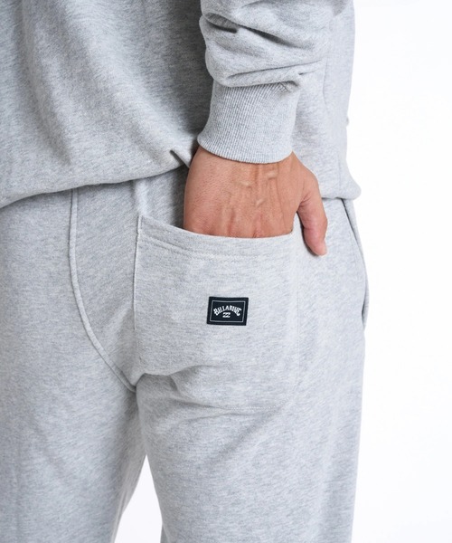 BILLABONG(ビラボン)の「BILLABONG メンズ EMBOSS LOGO PANT セットアップボトムス 【2025年秋冬モデル】/ビラボンサイドロゴウエストゴムスウェットジョガーバンツ(スウェットパンツ・メンズ・ブラック/グレー・X-LARGE/LARGE/MEDIUM)」の9枚目の写真