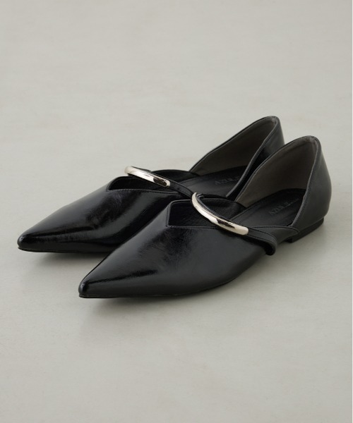 AZUL by moussy（アズールバイマウジー）の「ルクスメタルポインテッドトゥパンプス（パンプス・レディース・アイボリー/ブラック・SMALL/LARGE/MEDIUM）」の2枚目の写真