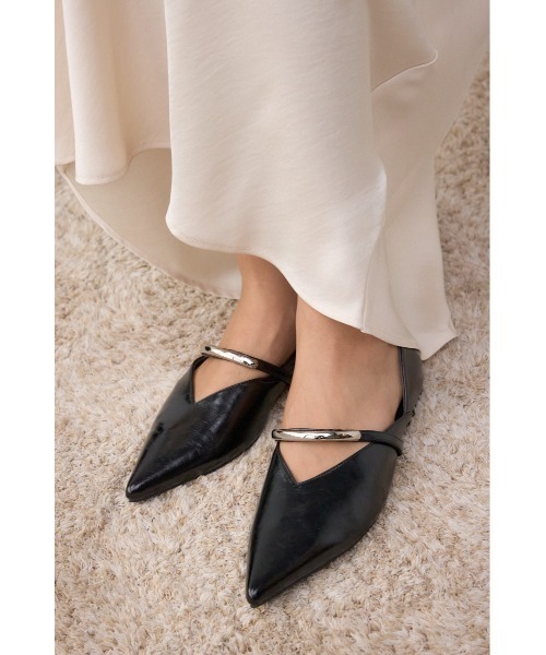 AZUL by moussy（アズールバイマウジー）の「ルクスメタルポインテッドトゥパンプス（パンプス・レディース・アイボリー/ブラック・SMALL/LARGE/MEDIUM）」の14枚目の写真