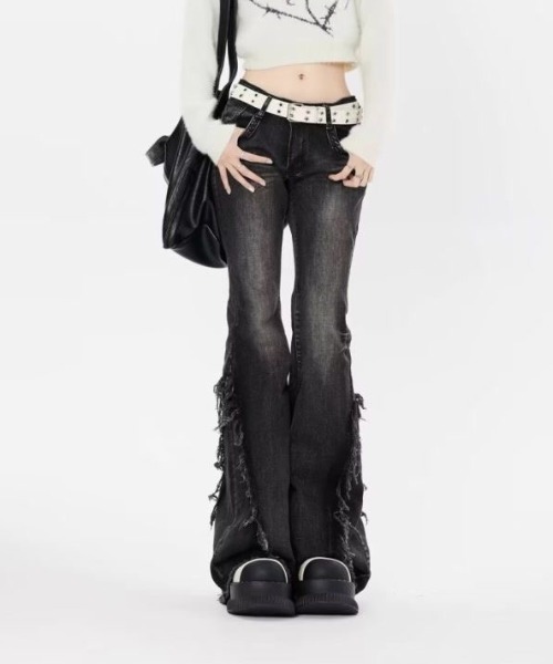 ViViDAY(ビビデー)の「裾フリンジフレアデニムパンツ(デニムパンツ・レディース・ブラック・S/M/L)」の9枚目の写真