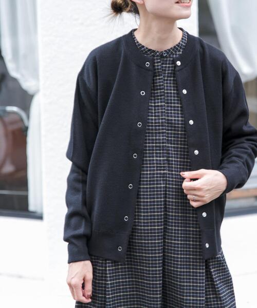 FORK&SPOON(フォークアンドスプーン)の「FORK&SPOON ミラノリブクルーネックカーディガン(カーディガン/ボレロ・レディース・アイボリー/ブラック/ネイビー/レッド・1)」の2枚目の写真