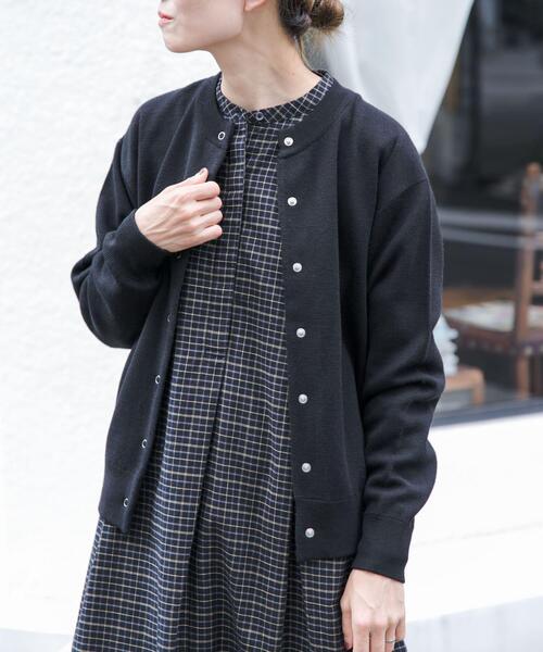 FORK&SPOON(フォークアンドスプーン)の「FORK&SPOON ミラノリブクルーネックカーディガン(カーディガン/ボレロ・レディース・アイボリー/ブラック/ネイビー/レッド・1)」の5枚目の写真