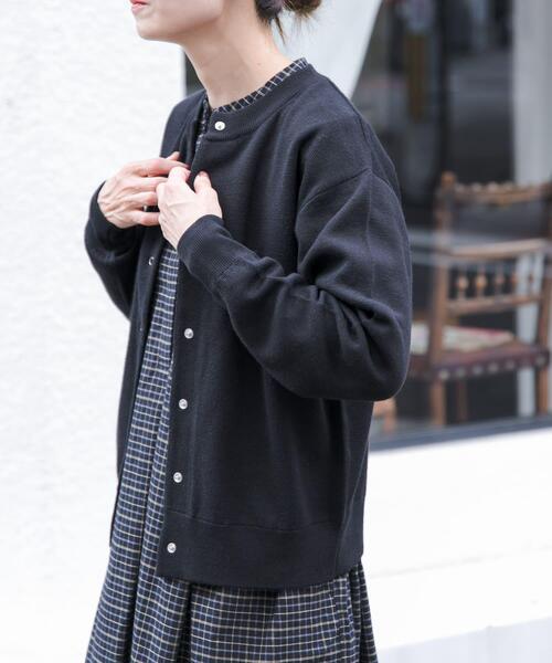 FORK&SPOON(フォークアンドスプーン)の「FORK&SPOON ミラノリブクルーネックカーディガン(カーディガン/ボレロ・レディース・アイボリー/ブラック/ネイビー/レッド・1)」の6枚目の写真