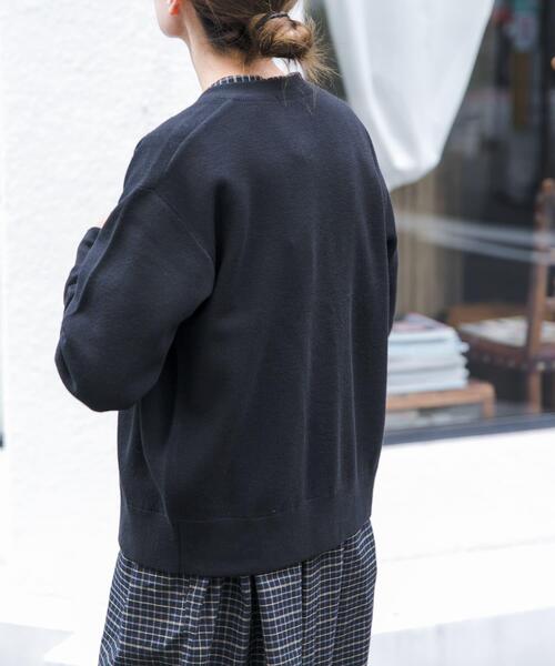 FORK&SPOON(フォークアンドスプーン)の「FORK&SPOON ミラノリブクルーネックカーディガン(カーディガン/ボレロ・レディース・アイボリー/ブラック/ネイビー/レッド・1)」の7枚目の写真