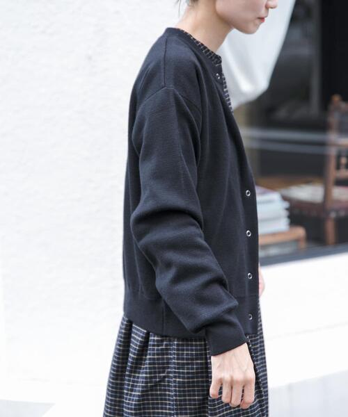 FORK&SPOON(フォークアンドスプーン)の「FORK&SPOON ミラノリブクルーネックカーディガン(カーディガン/ボレロ・レディース・アイボリー/ブラック/ネイビー/レッド・1)」の9枚目の写真
