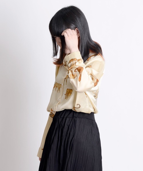 MARAI(マーライ)の「豹柄長袖シャツ ブラウス 大人カジュアル(シャツ/ブラウス・レディース・カーキ/ベージュ・FREE)」の4枚目の写真