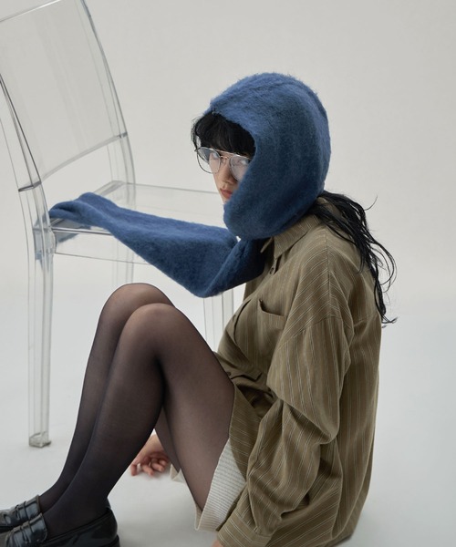 etoll.（エトル）の「モヘアタッチフードマフラー（マフラー・レディース・ベージュ/レッド/ブルー/チャコールグレー・M）」の4枚目の写真