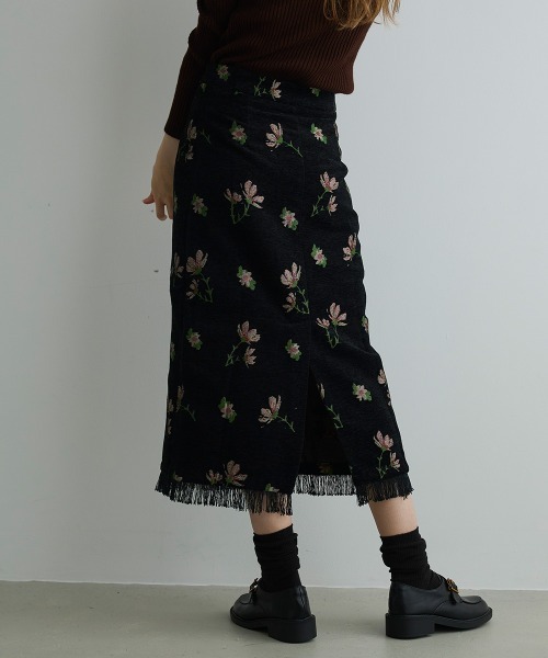 Clum(クルム)の「フラワーデザインジャガードフリンジスカート(スカート・レディース・ブラック系・LARGE/MEDIUM/SMALL)」の6枚目の写真