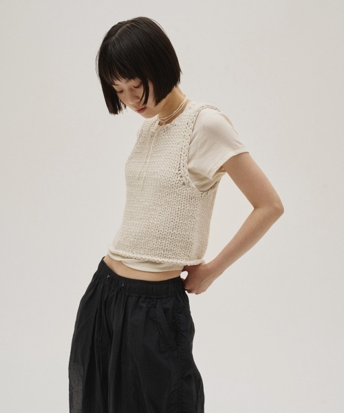 TODAYFUL(トゥデイフル)の「Hand Knit Vest(ベスト・レディース・ベビーピンク/ブラック/オフホワイト・FREE)」の12枚目の写真