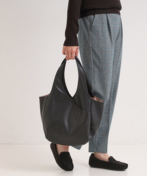 SHOO・LA・RUE(シューラルー)の「あおりポケットバルーントートバッグ(トートバッグ・レディース・ブルー系その他/ブラウン系その他/ブラック・00)」の1枚目の写真