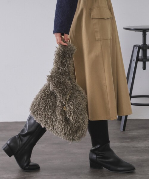 OPAQUE.CLIP（オペークドットクリップ）の「ラム風フェイクファーハンドバッグ（ハンドバッグ・レディース・ブラック/ブラウン系/オフホワイト・00）」の13枚目の写真