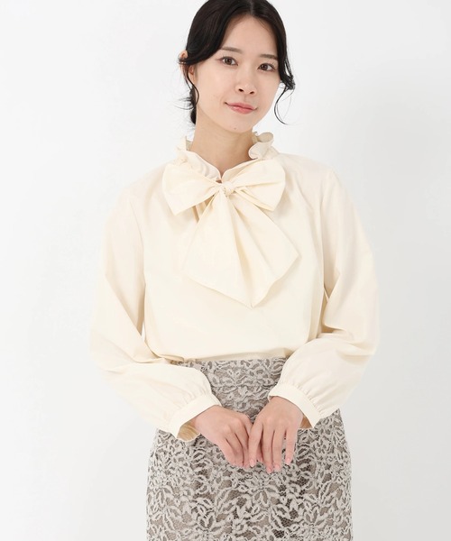 STRAWBERRY-FIELDS(ストロベリーフィールズ)の「ミルキータフタ_フリルカラーボウタイブラウス(シャツ/ブラウス・レディース・キナリ/ブラック・2)」の14枚目の写真