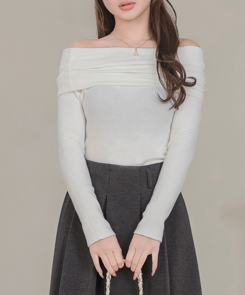Anely(アネリー)の「折り返し オフショル リブ ニット トップス(ニット/セーター・レディース・ブラック/グレー/ピンク/ホワイト・FREE)」の2枚目の写真