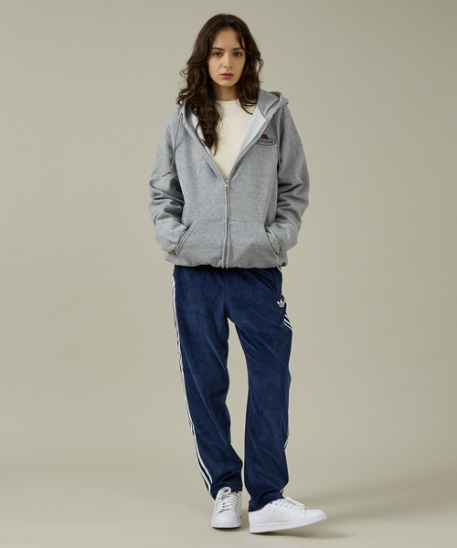 FRUIT OF THE LOOM(フルーツオブザルーム)の「【FRUIT OF THE LOOM/フルーツ・オブ・ザ・ルーム】PRINTZIP HOODIE1/ワンポイント/ユニセックス【WEB限定】(パーカー・メンズ・グレー・M/L/XL)」の2枚目の写真