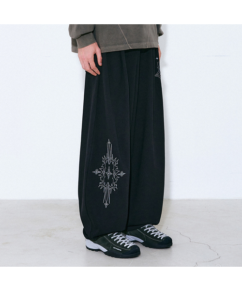 GAKKAI UNIONS(ガッカイユニオンズ)の「ワンタックノイズステッチ刺繍バルーンパンツブラック(スウェットパンツ・メンズ・その他・SMALL/MEDIUM/LARGE)」の1枚目の写真